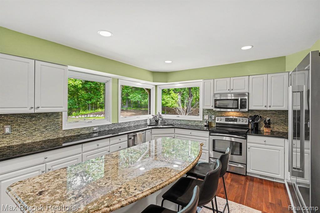 1300 Oak Hollow Drive, Milford, MI 48380 — Photo 13