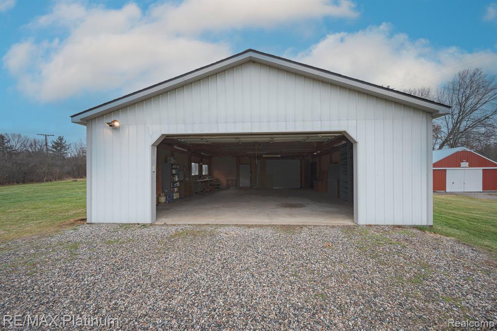 850 W MAPLE Road, Milford, MI 48381 — Photo 24