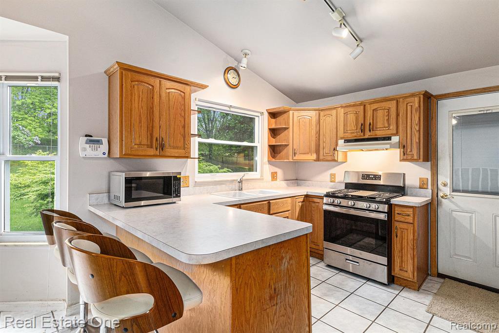 8830 SKYLANE Drive, Brighton, MI 48114 — Photo 8