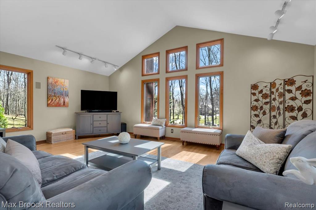 5970 Lynne Hollow Drive, Commerce Twp, MI 48382 — Photo 21
