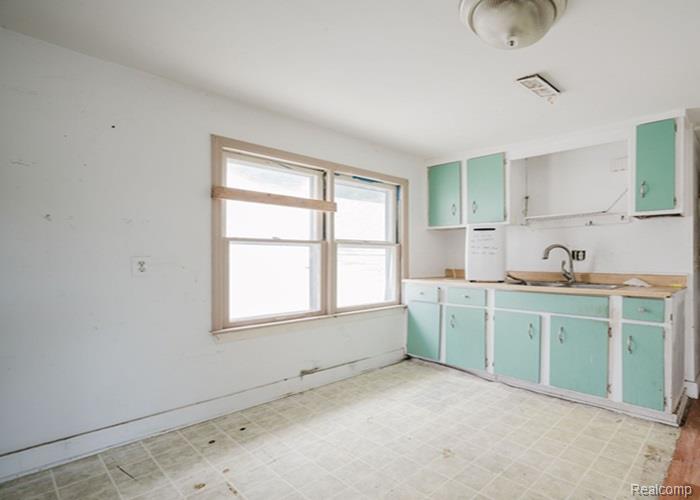 421 N PENNSYLVANIA Avenue, Lansing, MI 48912 — Photo 7