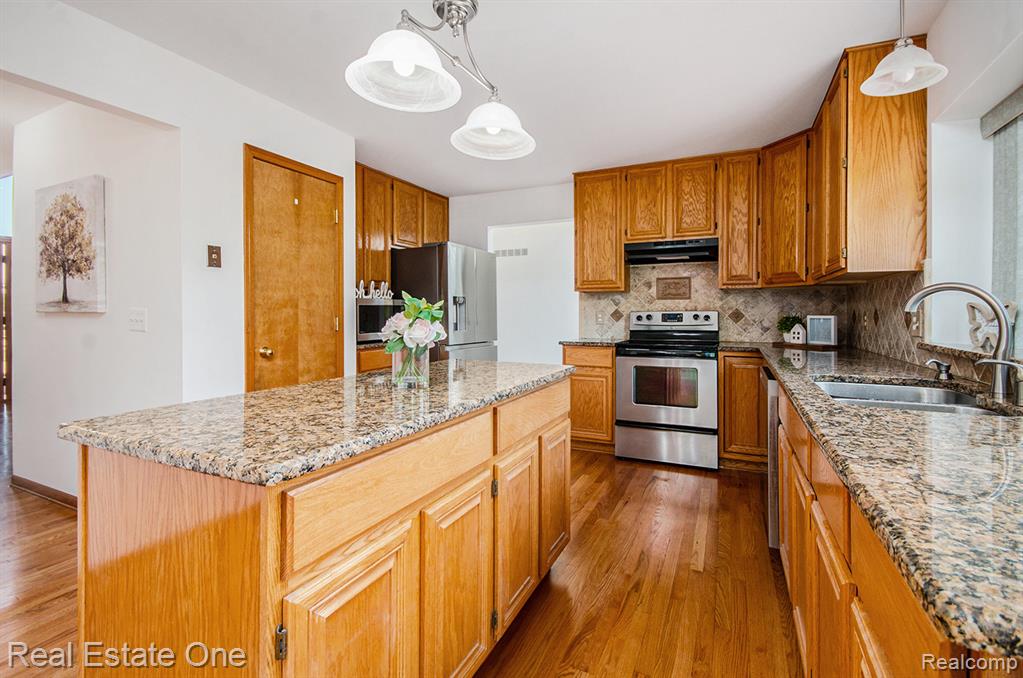 47935 Remington Court, Chesterfield, MI 48047 — Photo 18