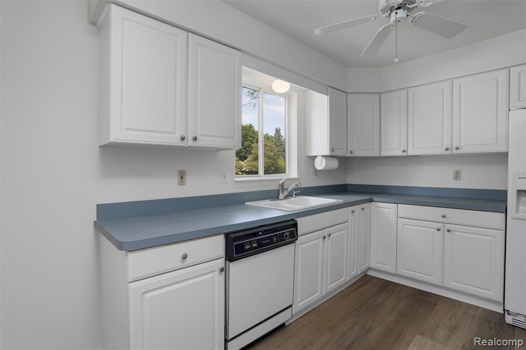 9735 Hawthorne Glen Drive, Grosse Ile, MI 48138 — Photo 10