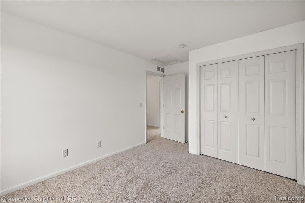 9773 RAVENSHIRE Drive, Ypsilanti, MI 48198 — Photo 43