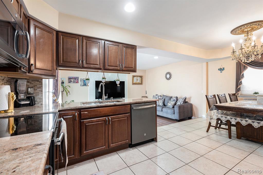 4810 Benjamin Drive, Sterling Heights, MI 48310 — Photo 11
