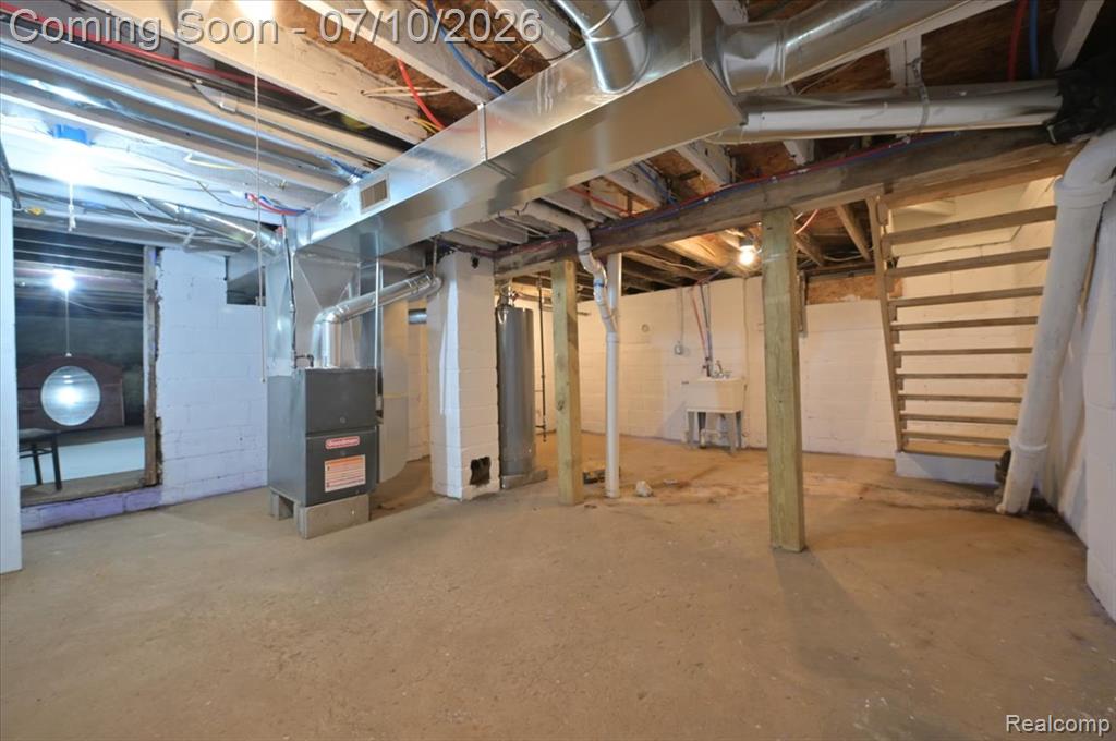 17196 Shields Street, Hamtramck, MI 48212 — Photo 21
