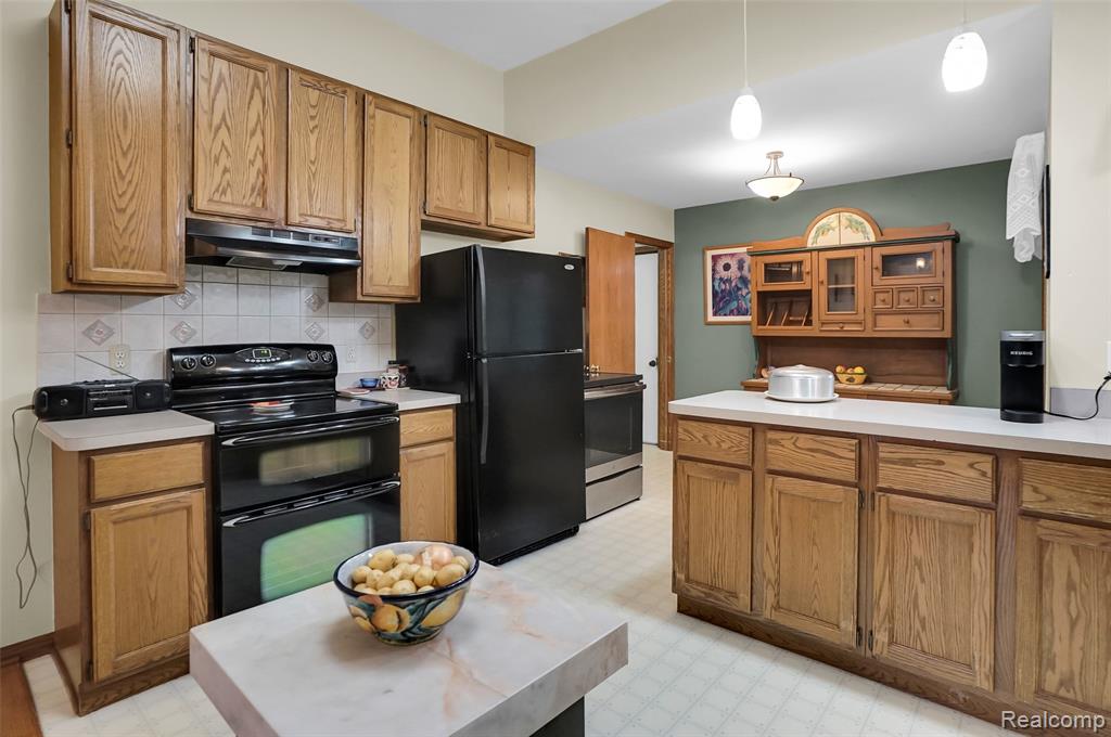 8127 Goldenrod Court, Brighton, MI 48116 — Photo 9