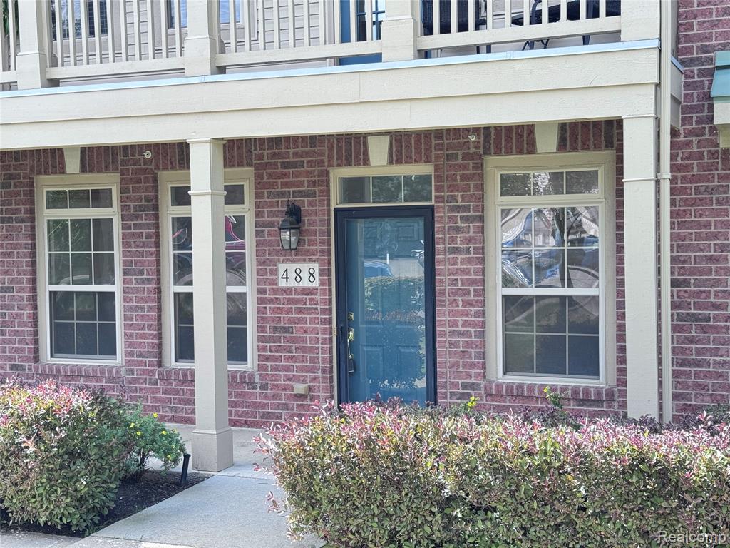 488 Village Drive, Walled Lake, MI 48390