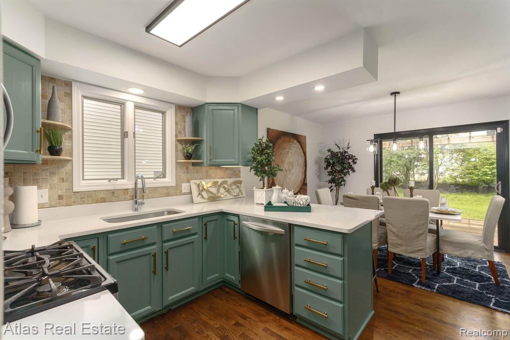 344 WOODLAND Drive, Saline, MI 48176 — Photo 19