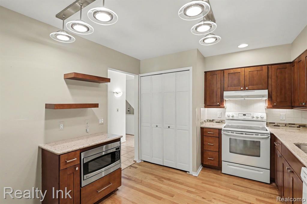 670 Camden Court, Rochester Hills, MI 48307 — Photo 3