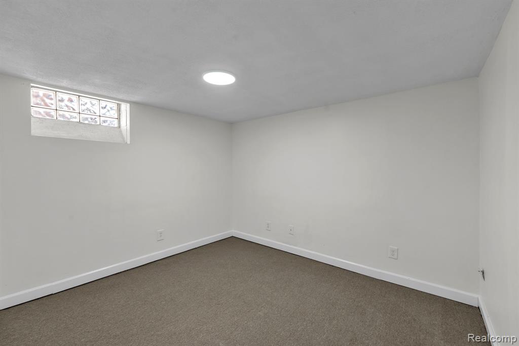 10015 Marion, Redford, MI 48239 — Photo 36
