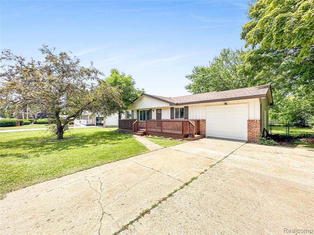5552 Liberty Bell Road, Grand Blanc, MI 48439 — front exterior
