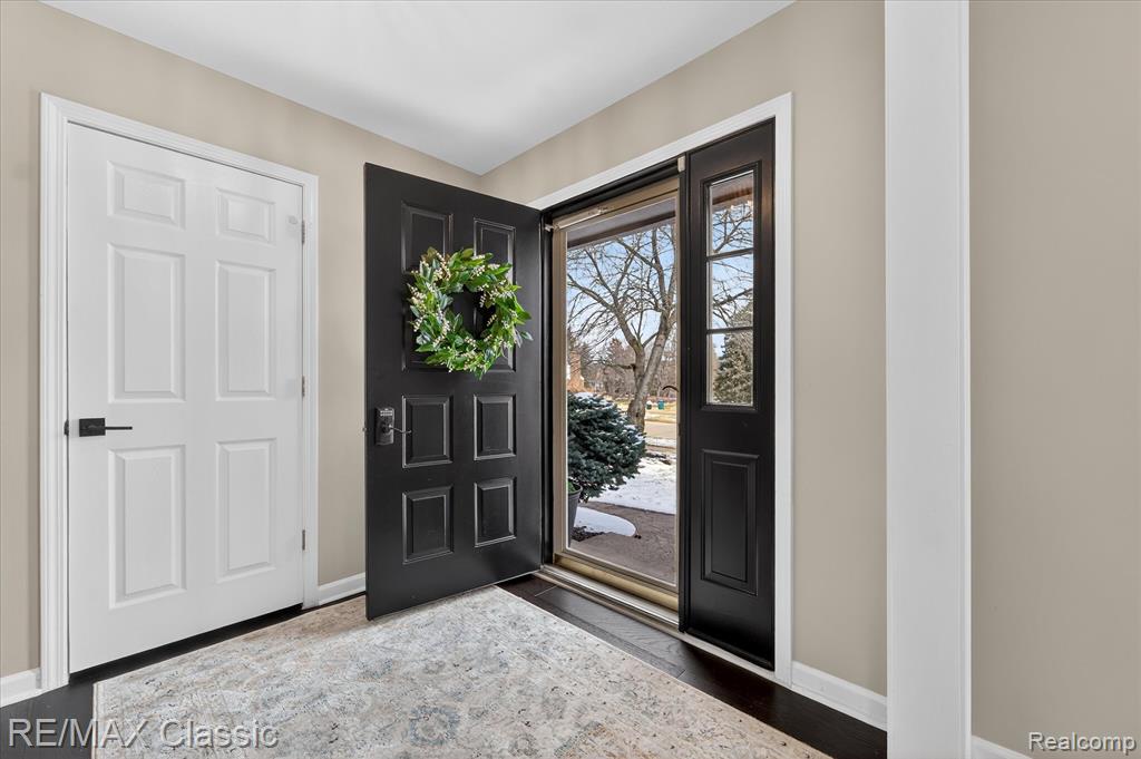 9377 Pineview Drive, Plymouth, MI 48170 — Photo 6