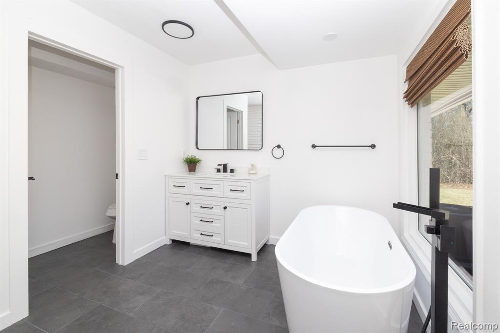 1661 Winthrop Road, Bloomfield Hills, MI 48302 — Photo 33