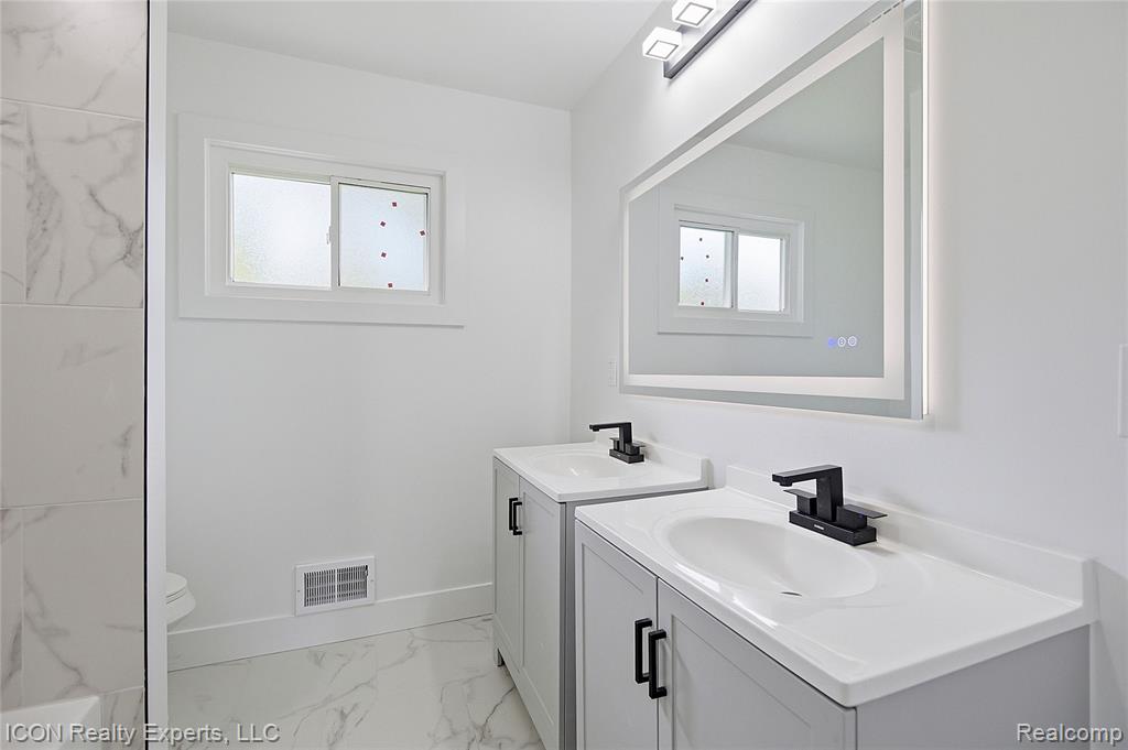 4901 Robert Street, Shelby Twp, MI 48316 — Photo 10