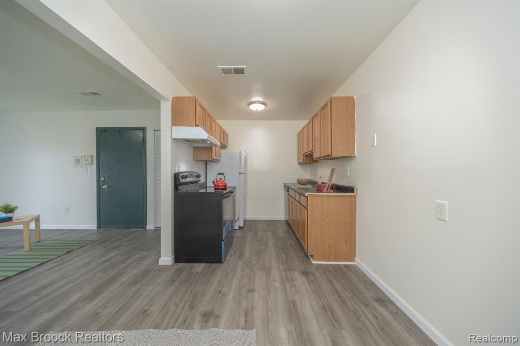 10020 ALLEN POINTE Drive N, 10020, Allen Park, MI 48101 — Photo 14