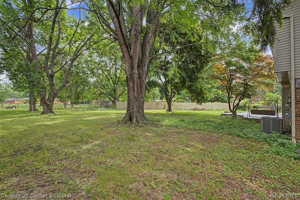 8834 Dublin Way, Sterling Heights, MI 48314 — Photo 37