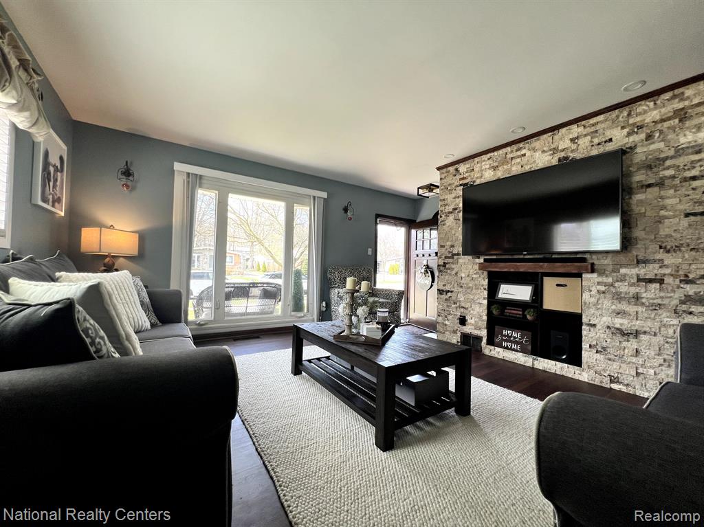 936 ALLEN Drive, Northville, MI 48167 — Photo 10