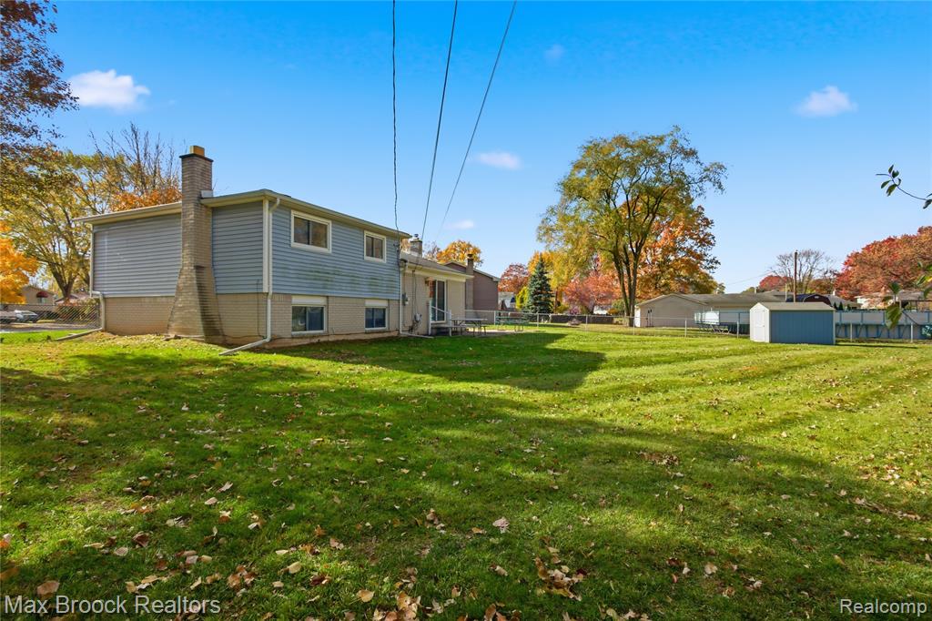8759 Calvert Drive, Sterling Heights, MI 48312 — Photo 31