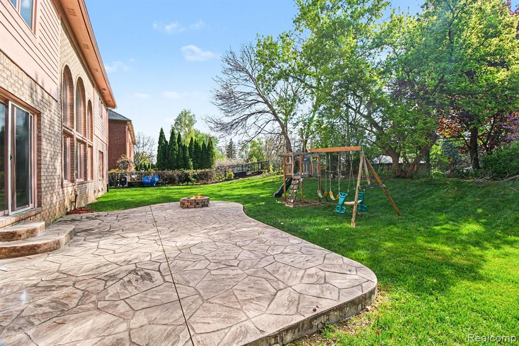 6929 Dakota Drive, Troy, MI 48098 — Photo 45