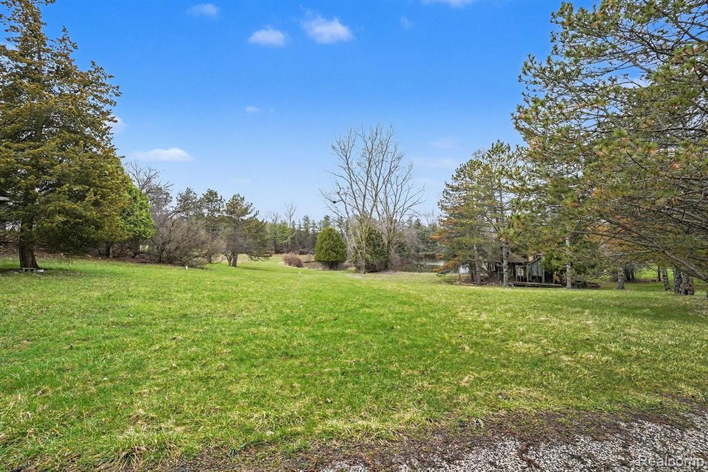 4385 Warwick Circle Drive, Grand Blanc, MI 48439 — Photo 16