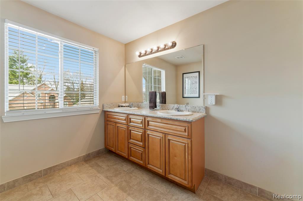 50692 Pinnacle Woods Lane, Macomb, MI 48042 — Photo 28