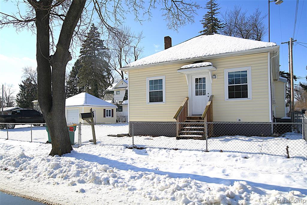 102 S Division Street, Durand, MI 48429 — Photo 3
