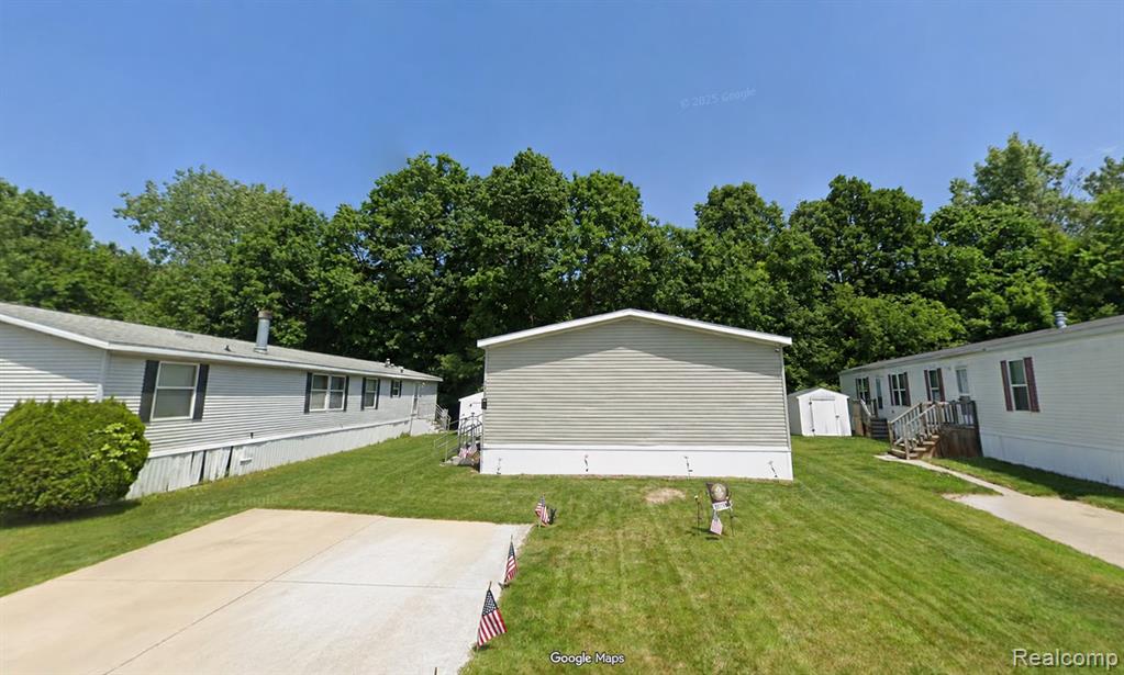 4229 Hillary Creek, Burton, MI 48519 — front exterior