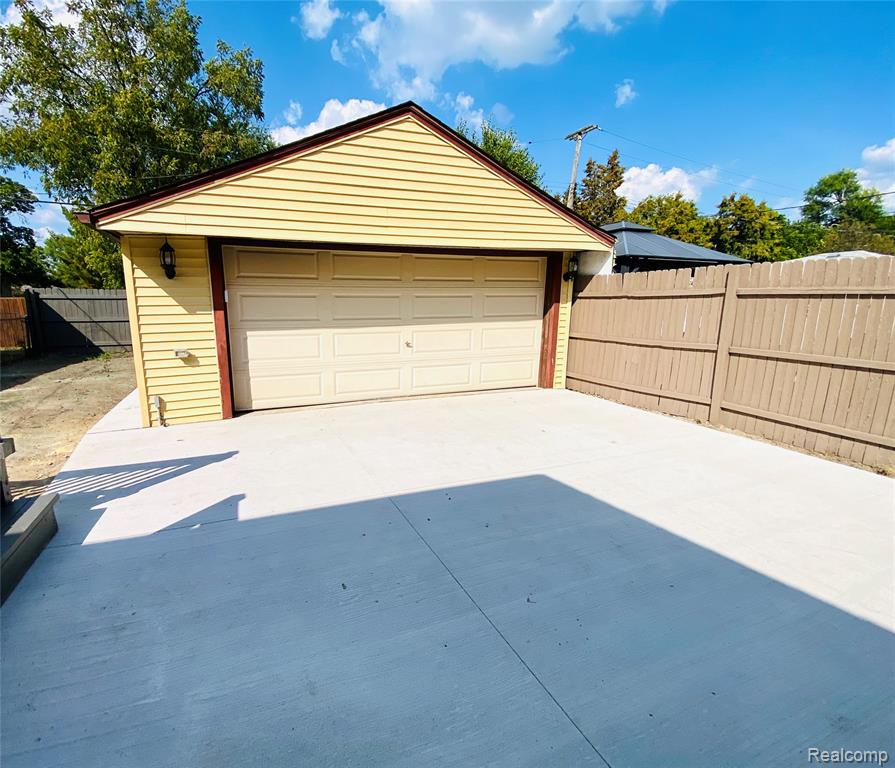 734 Highland Street, Wyandotte, MI 48192 — Photo 5