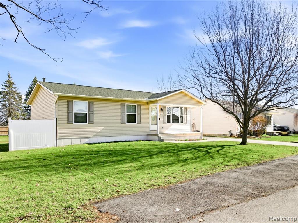 600 Applegate Drive, Marysville, MI 48040 — Photo 27