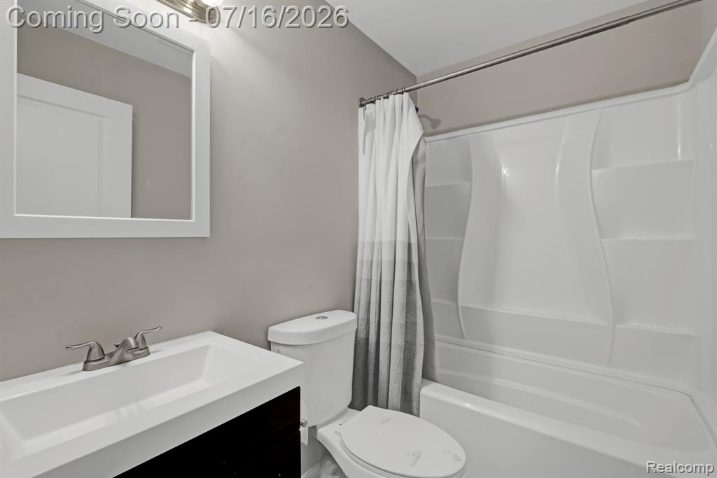 534 E Brickley Avenue, Hazel Park, MI 48030 — Photo 13