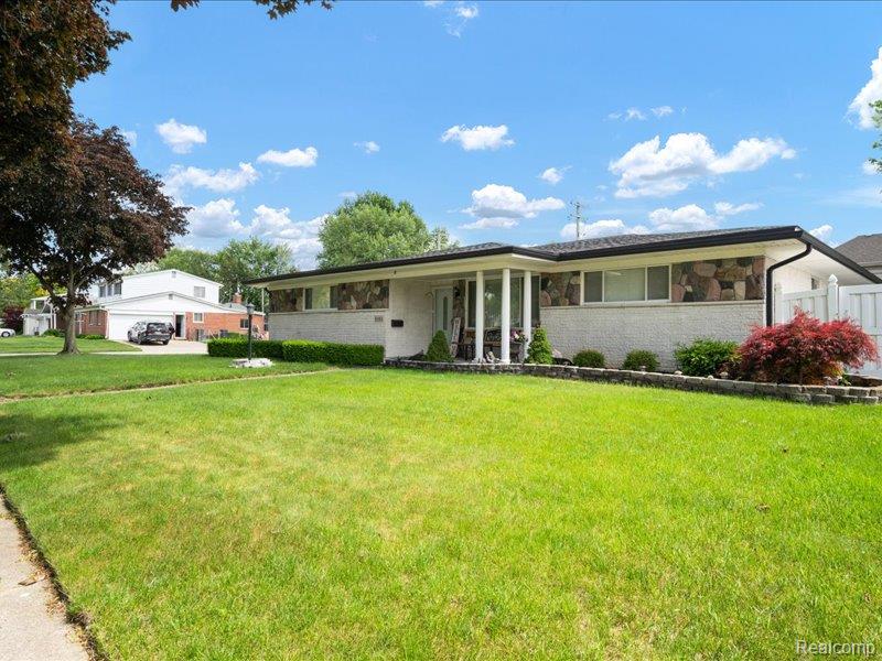 8382 Fairfax Drive, Sterling Heights, MI 48312 — Photo 2