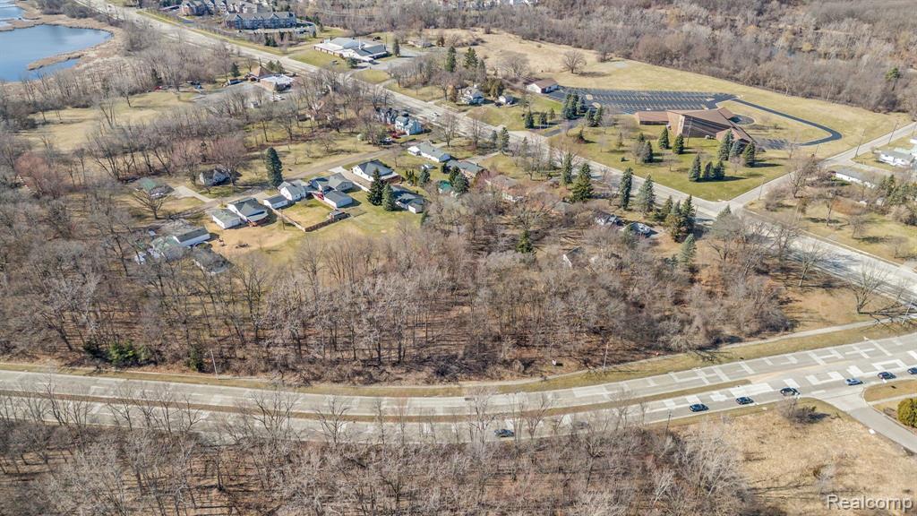 405 W WALTON Boulevard, Pontiac, MI 48340 — Photo 8