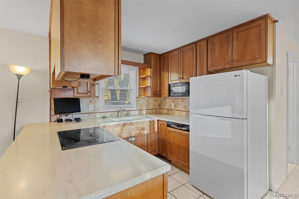 7085 OLD HAGGERTY Road, Canton, MI 48187 — Photo 7