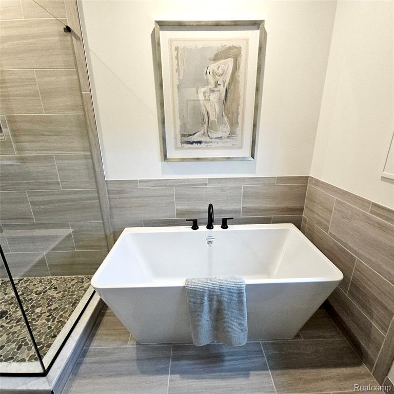 50861 Mistwood Drive, Macomb, MI 48042 — Photo 29