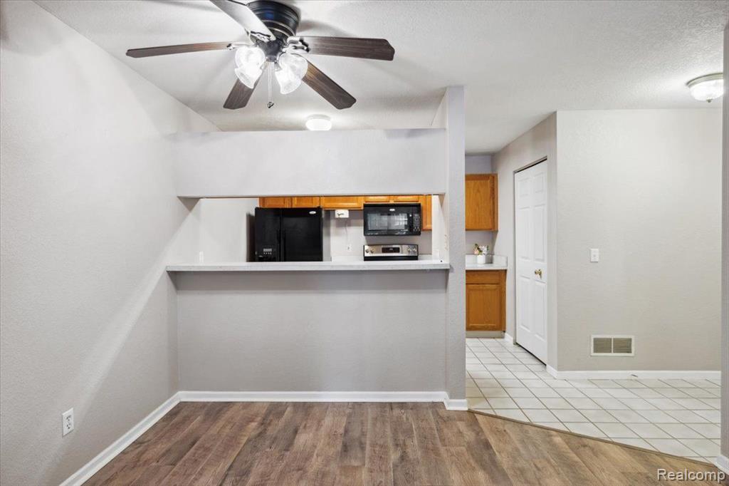 1137 CURZON Court, 101, Howell, MI 48843 — Photo 10