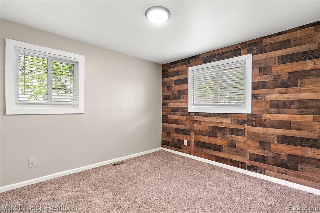 41 E Madge Avenue, Hazel Park, MI 48030 — Photo 8