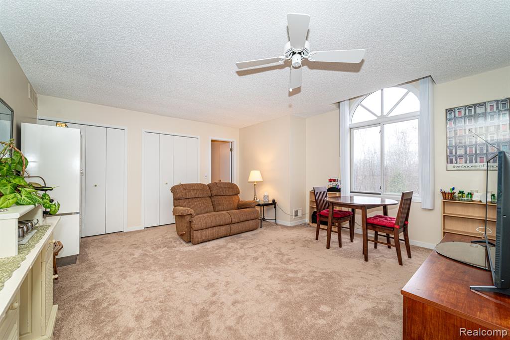 7375 PEPPER Creek, West Bloomfield, MI — Photo 36