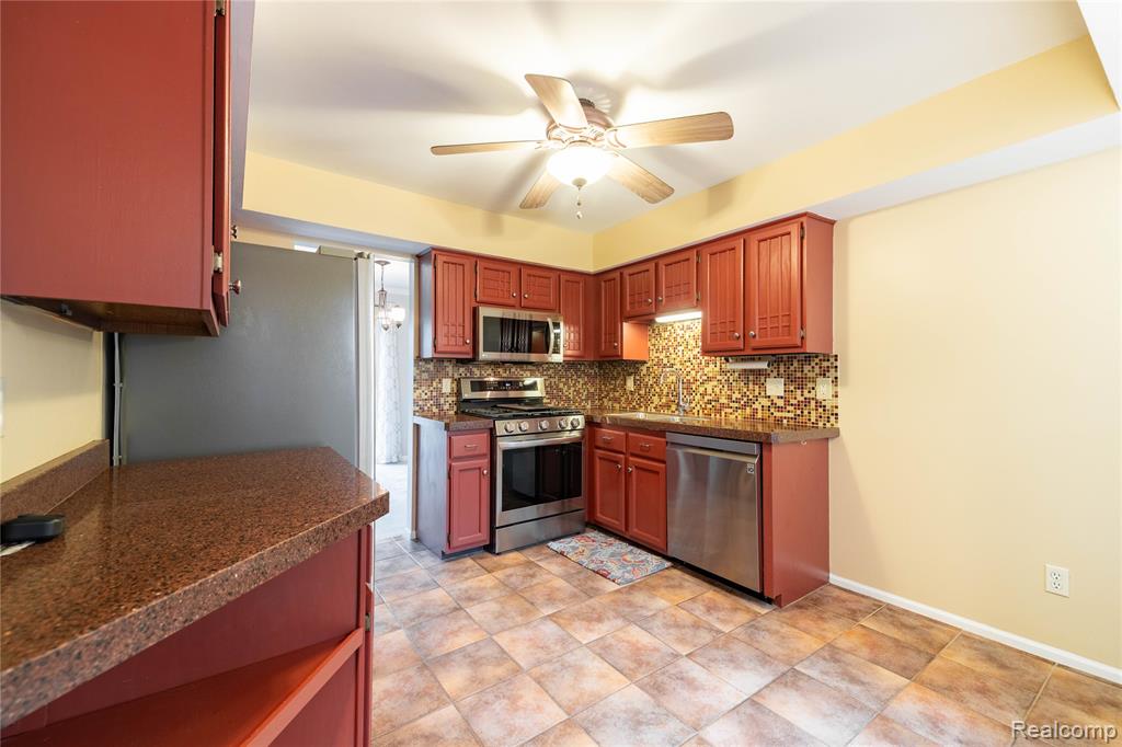 18689 Hilltop Boulevard, Riverview, MI 48193 — Photo 13