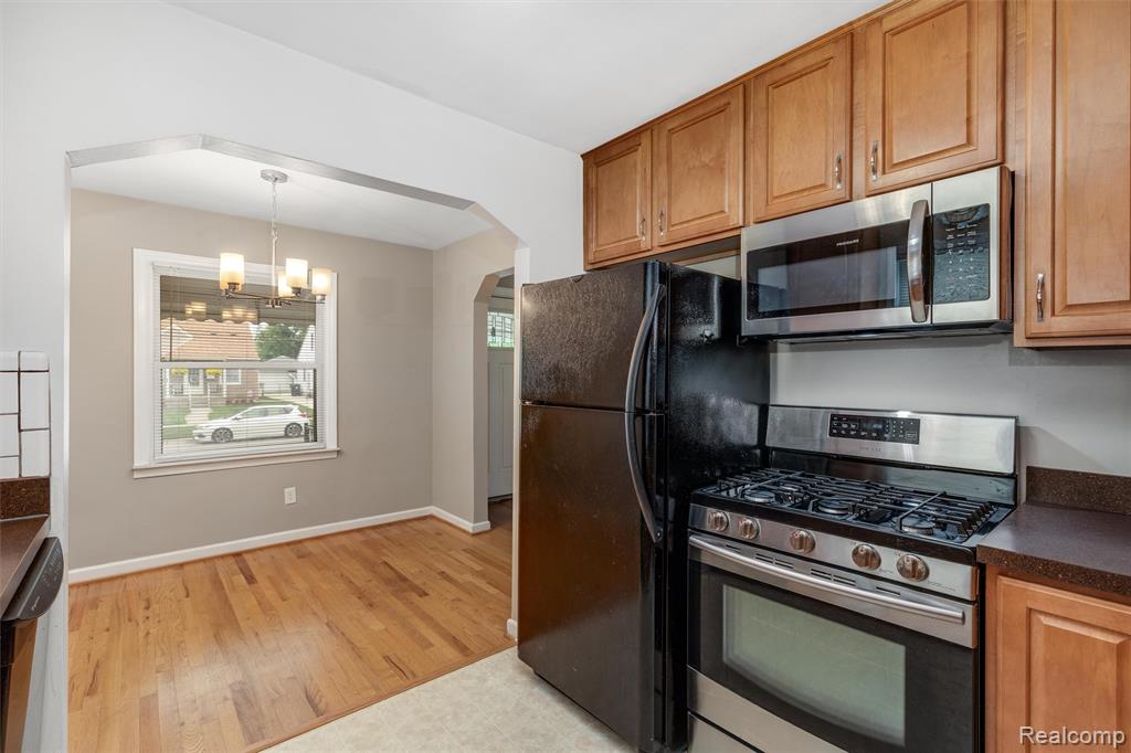 912 N Edison Avenue, Royal Oak, MI 48067 — Photo 2