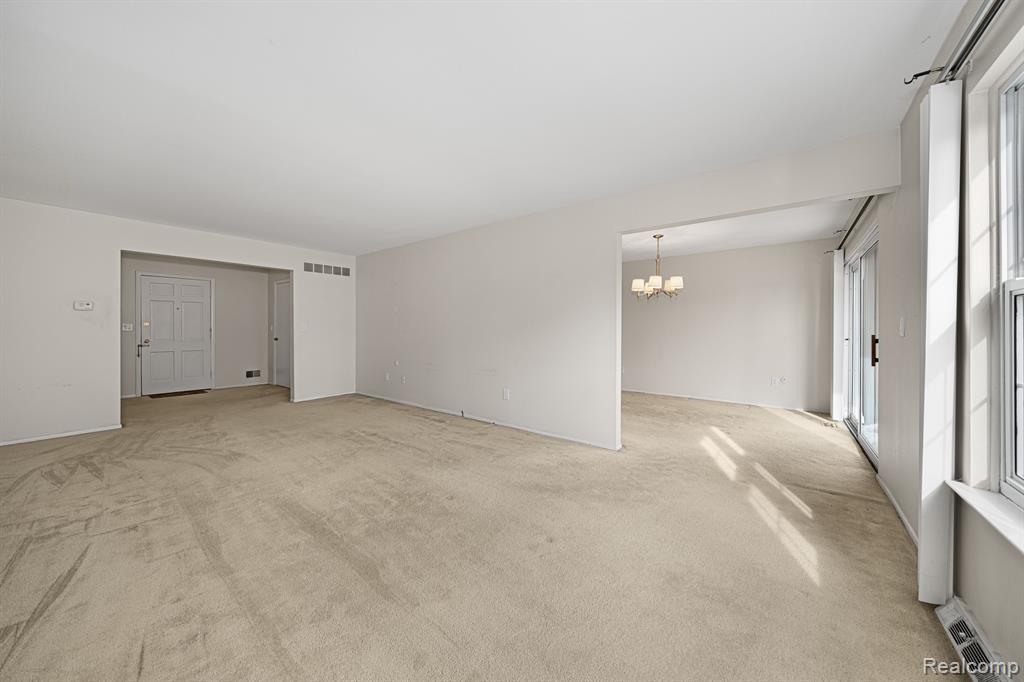 27654 E Echo, 132, Farmington Hills, MI 48334 — Photo 6