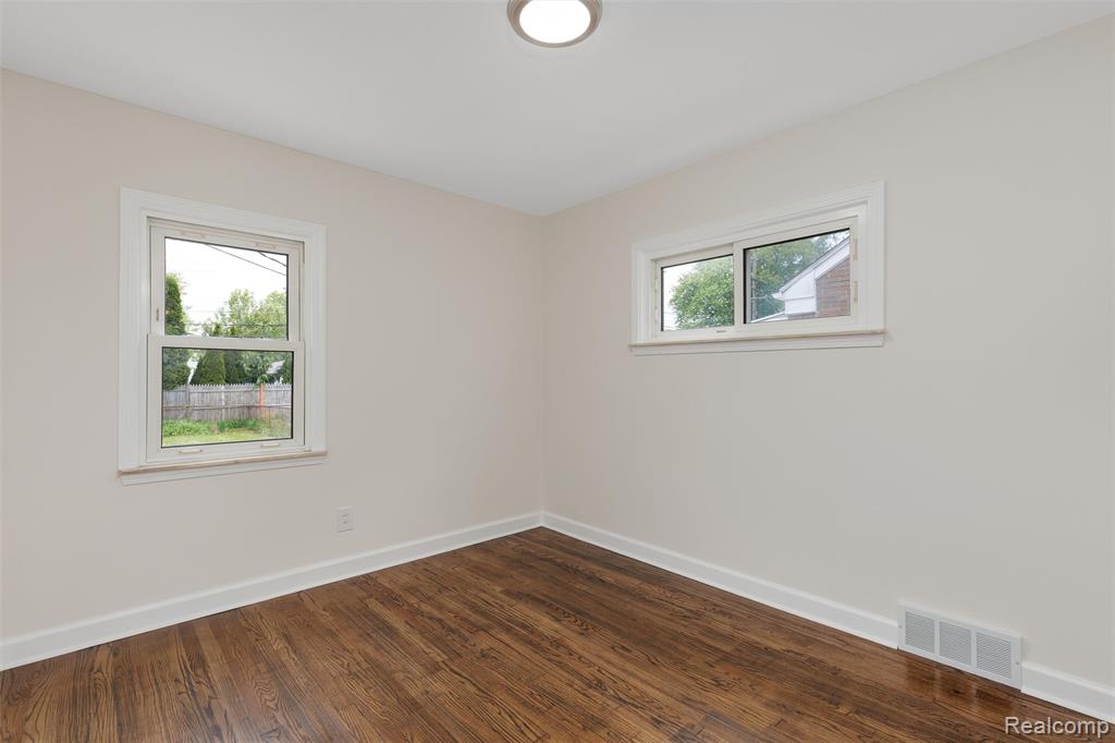 27935 Grant Street, Saint Clair Shores, MI 48081 — Photo 14