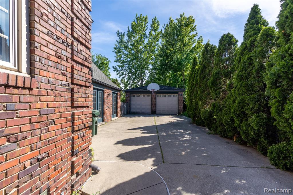 1481 Oxford Road, Grosse Pointe Woods, MI 48236 — Photo 7