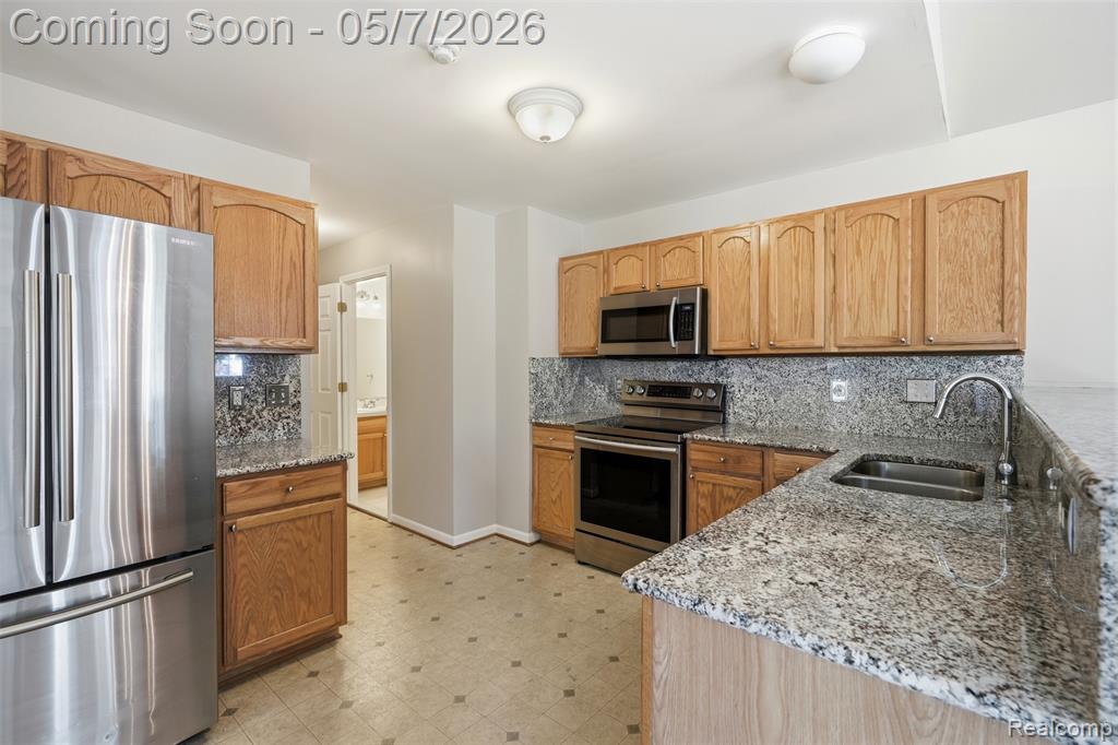 49118 Hawksburry Road, Canton, MI 48188 — Photo 11