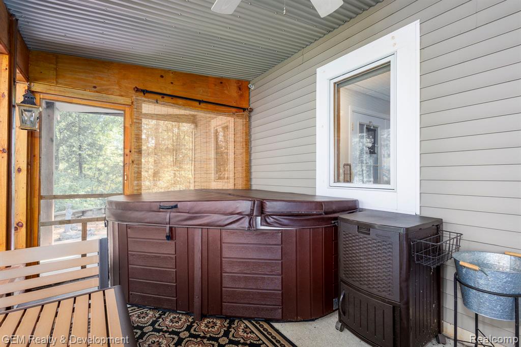 925 Sarah Road, Pinckney, MI 48169 — Photo 32
