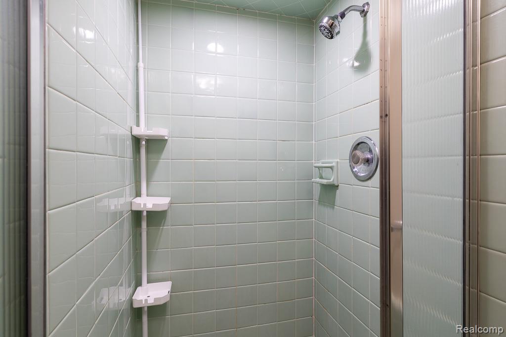4047 W MAPLE Road, Bloomfield Hills, MI — Photo 20