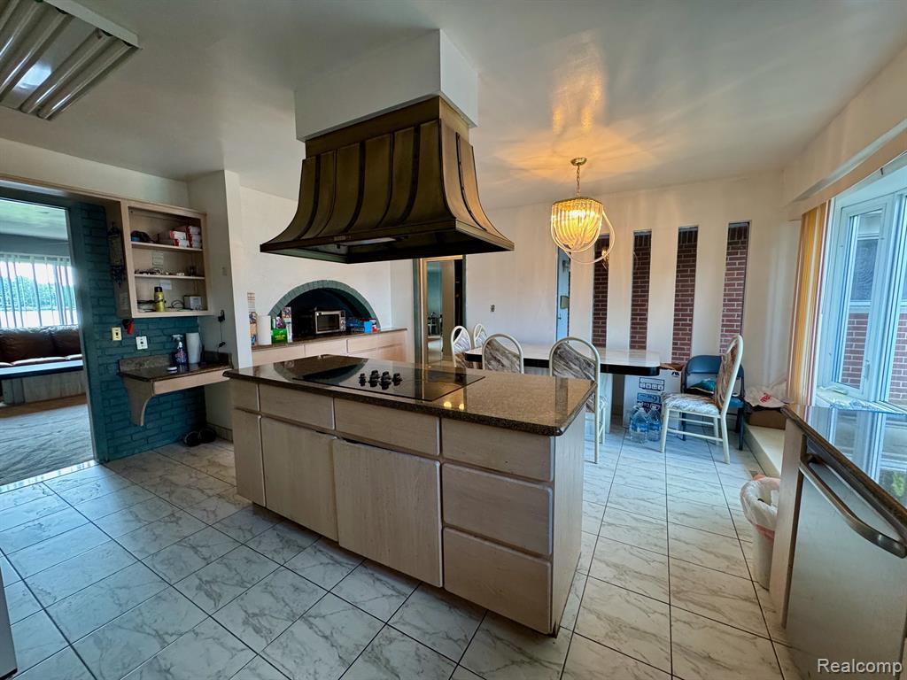 915 JAMES K Boulevard, Pontiac, MI 48341 — Photo 13