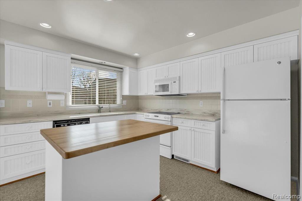 883 TARTAN Trail, Bloomfield Hills, MI 48304 — Photo 11