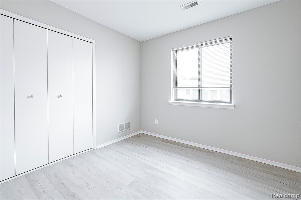 7590 MANOR Circle, Westland, MI — Photo 20