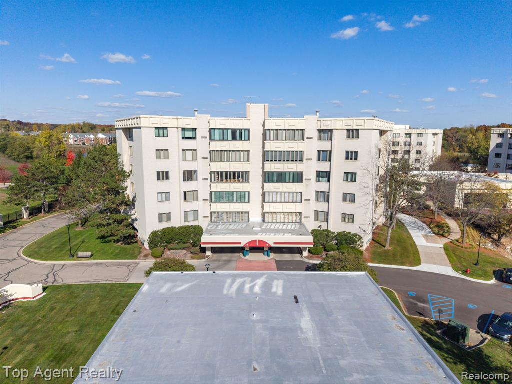43100 12 Oaks Crescent Drive, 4055, Novi, MI 48377